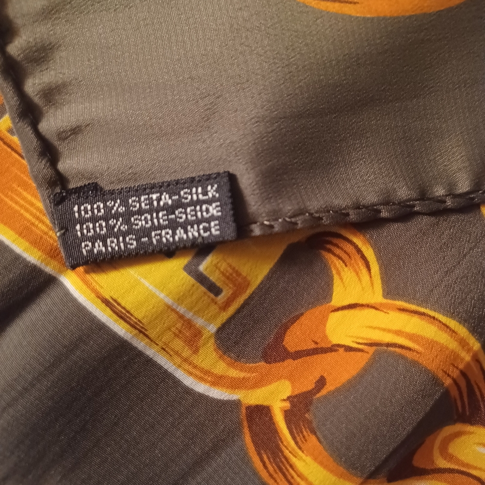 CHANEL Olive and Gold Chain Motif Scarf - Picture 6 of 8